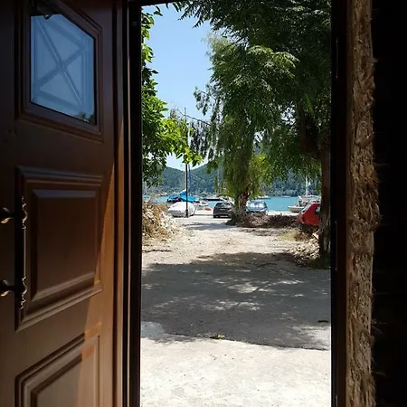 House Of Stone - 2.5km From Nidri Vlikhón